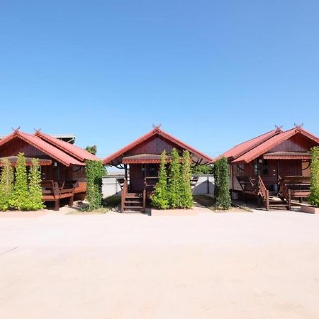 Prakaithong Hotel Amphoe Sawang Daen Din Eksteriør bilde