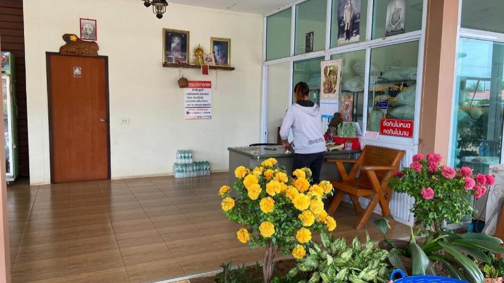 Prakaithong Hotel Amphoe Sawang Daen Din Eksteriør bilde